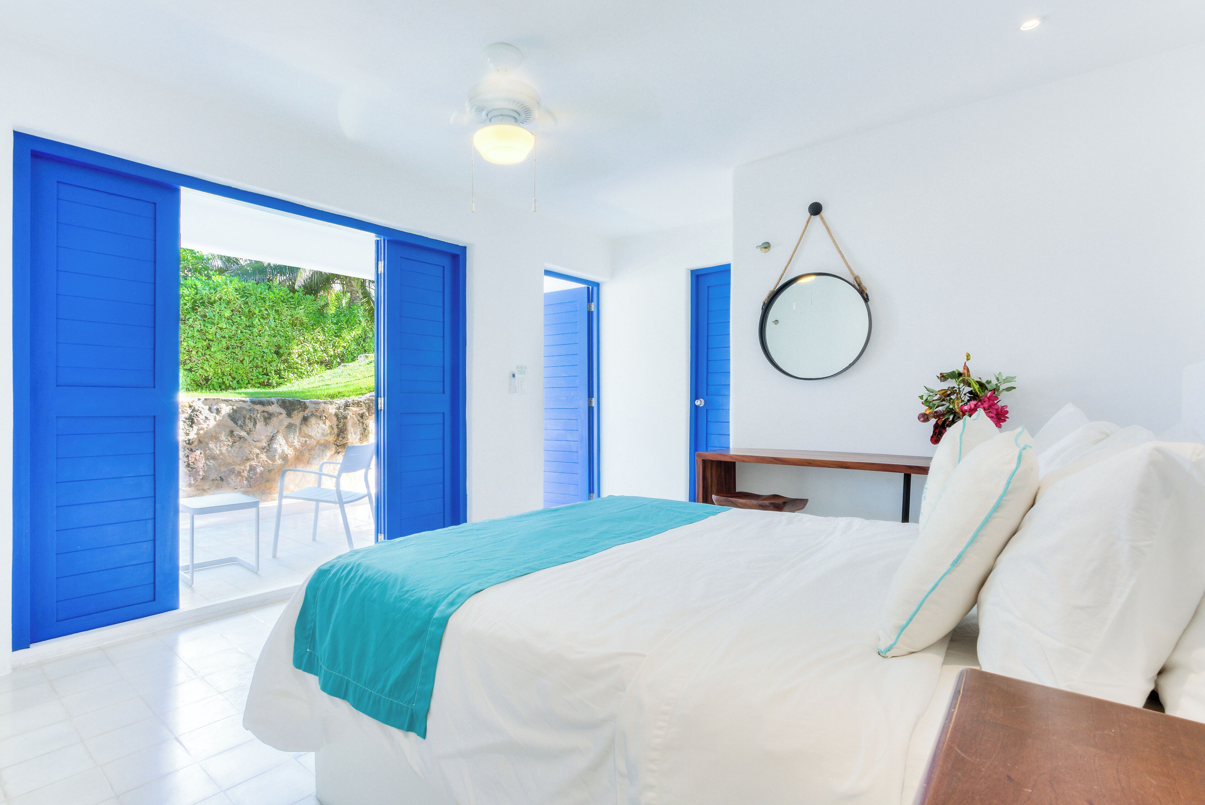 6 bedrooms, travel crib, free WiFi, bed sheets