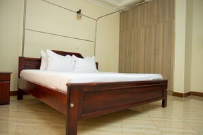 2 bedrooms, iron/ironing board, free WiFi - Kampala Suburban Apartments (Kampala)