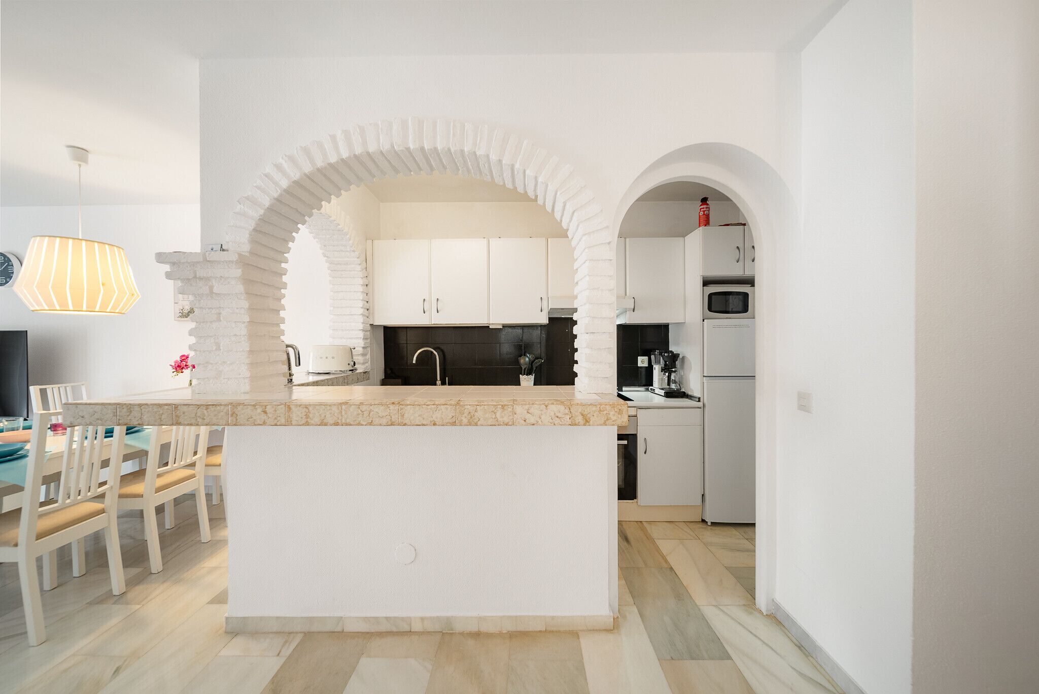 Kühlschrank, Mikrowelle, Ofen, Wasserkocher