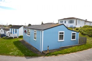 Exterior - Porthpean envelops you in its calm and comfortable space the moment you arrive (Hayle)