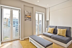 TV - BmyGuest Bruno's 36 Exclusive Apartments III (C98) (Lisboa ciudad)