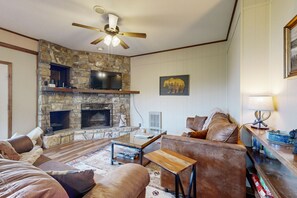TV, fireplace