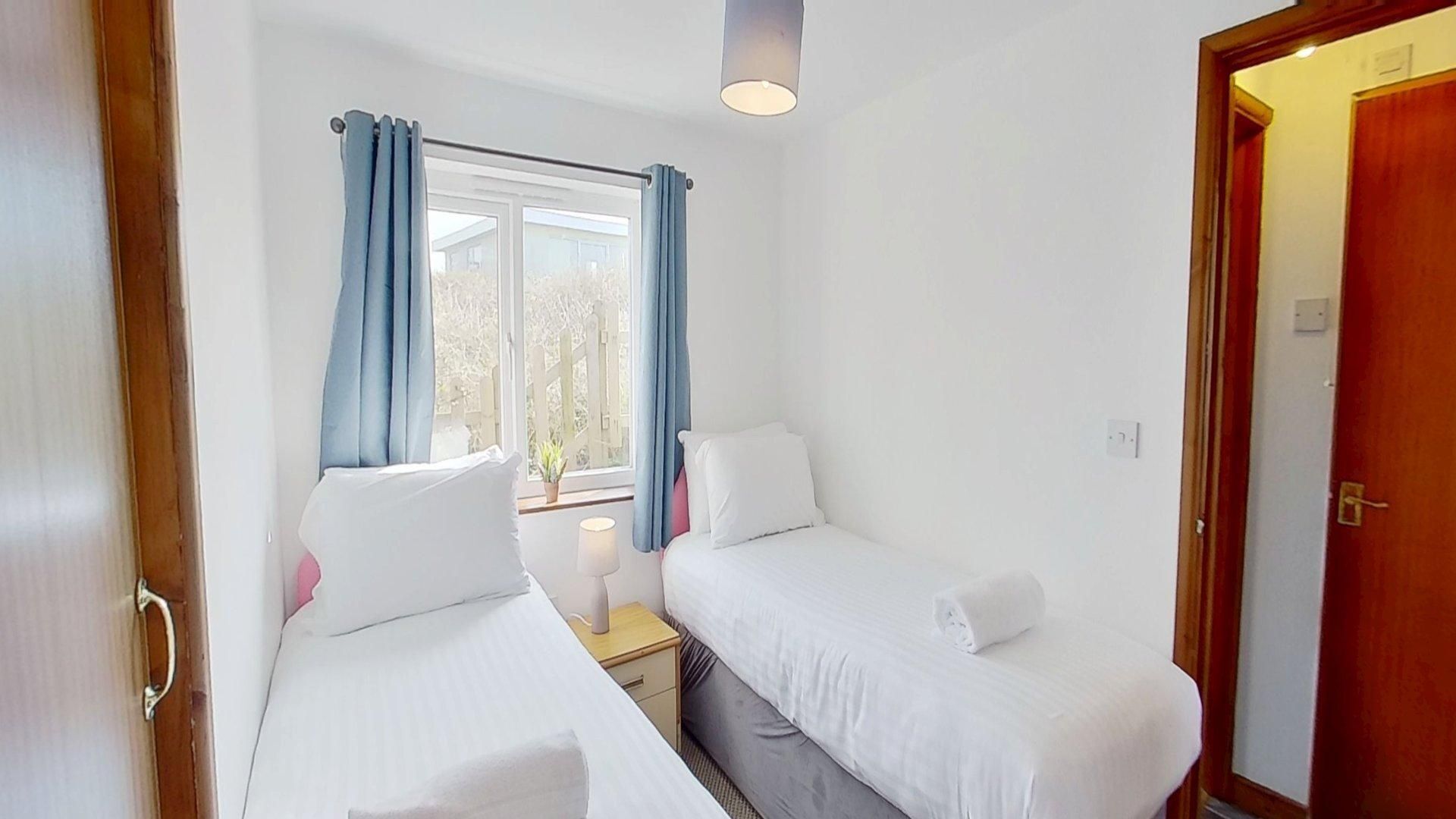 3 bedrooms, iron/ironing board, bed sheets