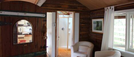 المنشأة من الداخل