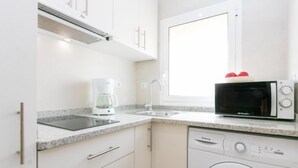 冰箱、微波炉、厨具/餐具