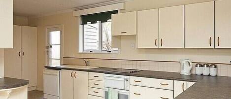 Réfrigérateur, micro-ondes, four, lave-vaisselle