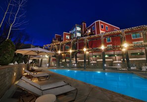 Innendørsbasseng og utendørsbasseng