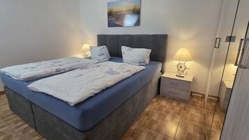 2 bedrooms, iron/ironing board, WiFi, bed sheets