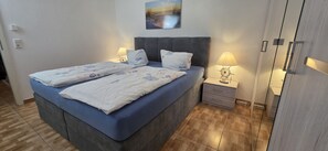 2 slaapkamers, een strijkplank/strijkijzer, wifi, beddengoed