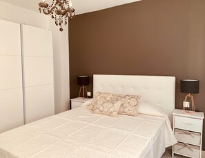 2 quartos, ferros/tábuas de passar roupa