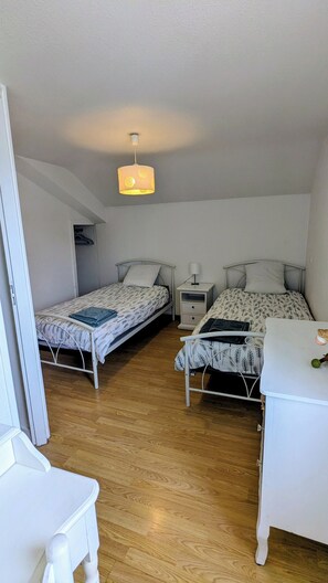 3 chambres, fer et planche à repasser, lit parapluie, Wi-Fi gratuit