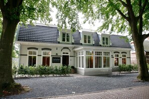 Exterior - BERGEN: 'Boschlust', beautiful apartments in country house style and close to the beach! (Bergen)