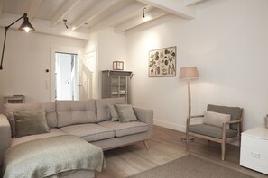 Smart TV - BERGEN: 'Boschlust', beautiful apartments in country house style and close to the beach! (Bergen)