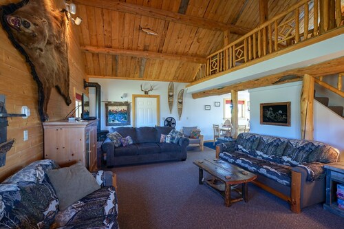 Adorable Montana Mountain Cabin