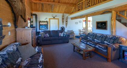 Adorable Montana Mountain Cabin