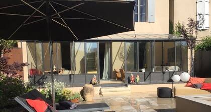 Townhouse 2-4 henkilöä, joilla on puutarha ja uima-allas, luokiteltu 4 tähteä