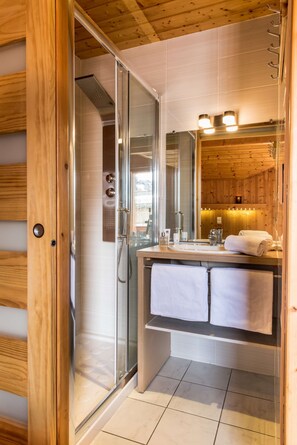 Douche, serviettes fournies