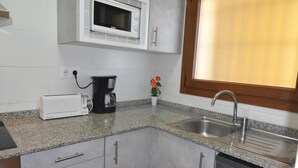 茶具/咖啡用具、冰箱、微波炉、烤箱