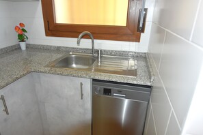 Interior - Vacation rental in Roses with air conditioning and sea view, cozy apartment 50m from the beach. Book now and enjoy the sea! (Roses)