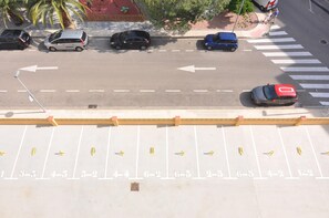 Property grounds - Vacation rental in Roses with air conditioning and sea view, cozy apartment 50m from the beach. Book now and enjoy the sea! (Roses)