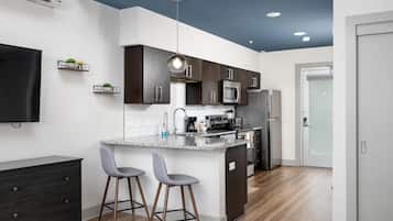 Refrigerador, microondas, horno y parrilla de estufa