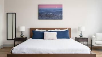 Tabla de planchar con plancha, wifi y ropa de cama