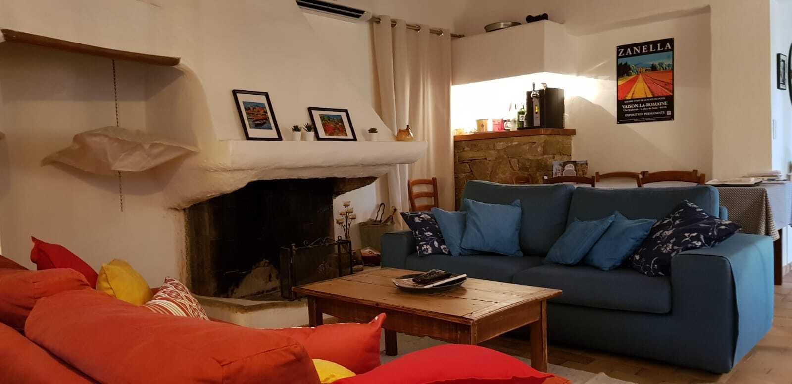 Smart TV, fireplace, stereo