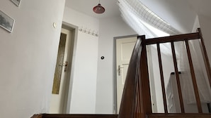 A staircase with wooden handrails and a white door at the top. - "FeWo Tante Ju" with a view of the Bauhaus in Dessau-Roßlau (Dessau-Roßlau)