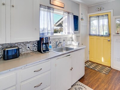 Heron Beach Cottage - peaceful relaxation