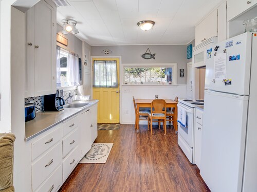 Heron Beach Cottage - peaceful relaxation