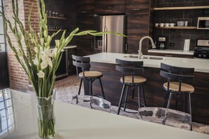 Fridge, microwave, oven, stovetop - Luxurious apartment in historic building downtown Puebla SV311 -12 (PUEBLA)