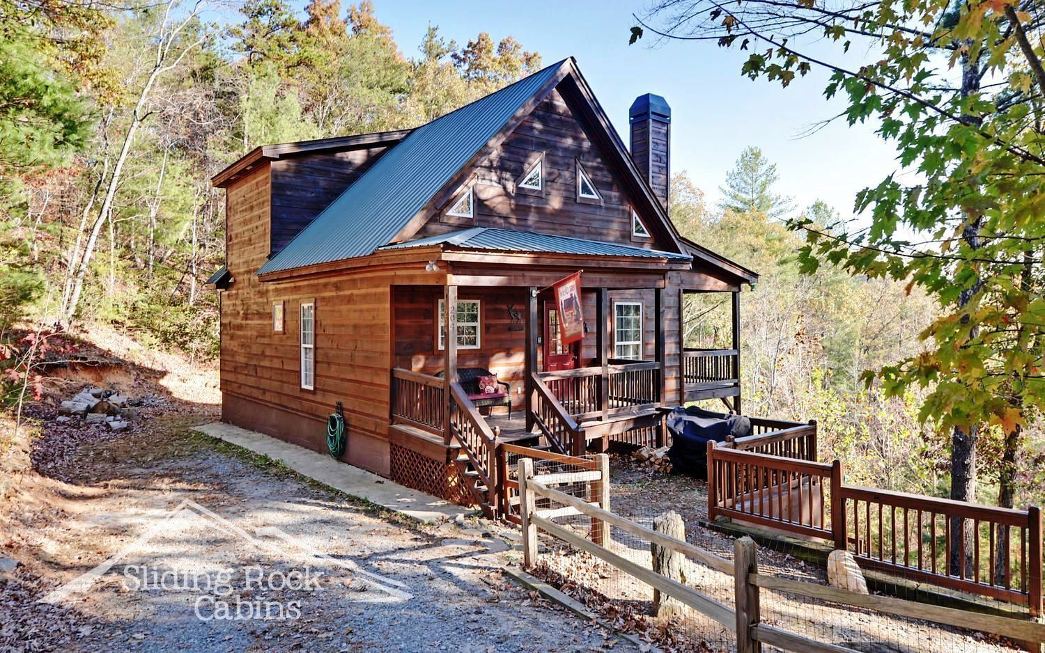 Gorgeous views/every room,  hot tub, fenced yard, pets, pool table, WIFI