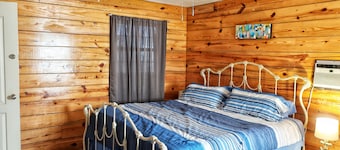 REDUCED PRICE CLEAN! Salty Marsh Lodge Fishing and Hunting Getaway Newly Updated