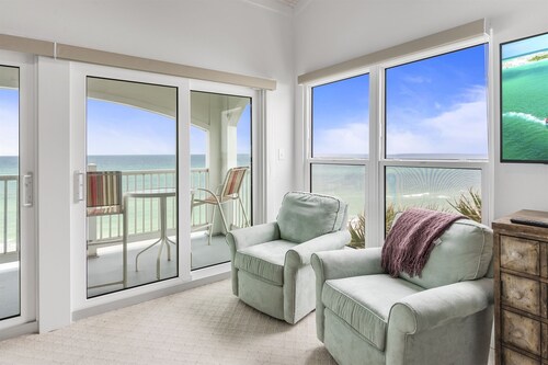 Corner GULF FRONT unit and Renovated - Endless Gulf Views - `Sea You Again`