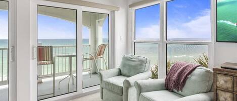 Televisión y chimenea