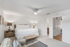 3 slaapkamers, een strijkplank/strijkijzer, gratis wifi, beddengoed