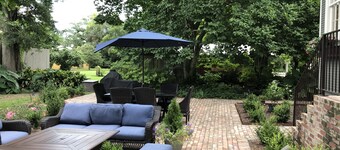 1901 Historic Home's Guest Cottage with pool