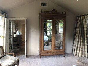 3 bedrooms, iron/ironing board, free WiFi, bed sheets - 1901 Historic Home's Guest Cottage with pool  (Lafayette)