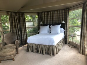 3 bedrooms, iron/ironing board, free WiFi, bed sheets - 1901 Historic Home's Guest Cottage with pool  (Lafayette)