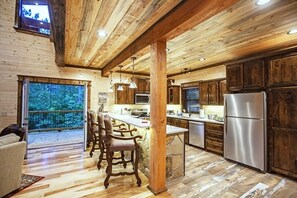 雪櫃、微波爐、焗爐、爐具