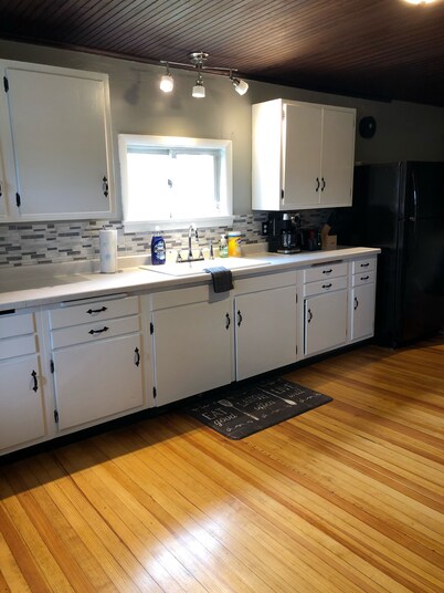 "Just an Old Farm House" is a comfortable and cozy country house.