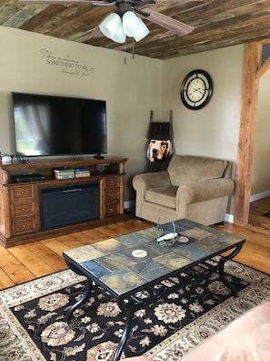 Smart TV, fireplace - "Just an Old Farm House" is a comfortable and cozy country house. (West Winfield)