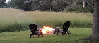 "Just an Old Farm House" is a comfortable and cozy country house.