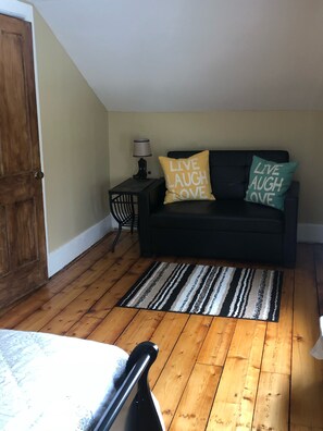 Smart TV, fireplace - "Just an Old Farm House" is a comfortable and cozy country house. (West Winfield)