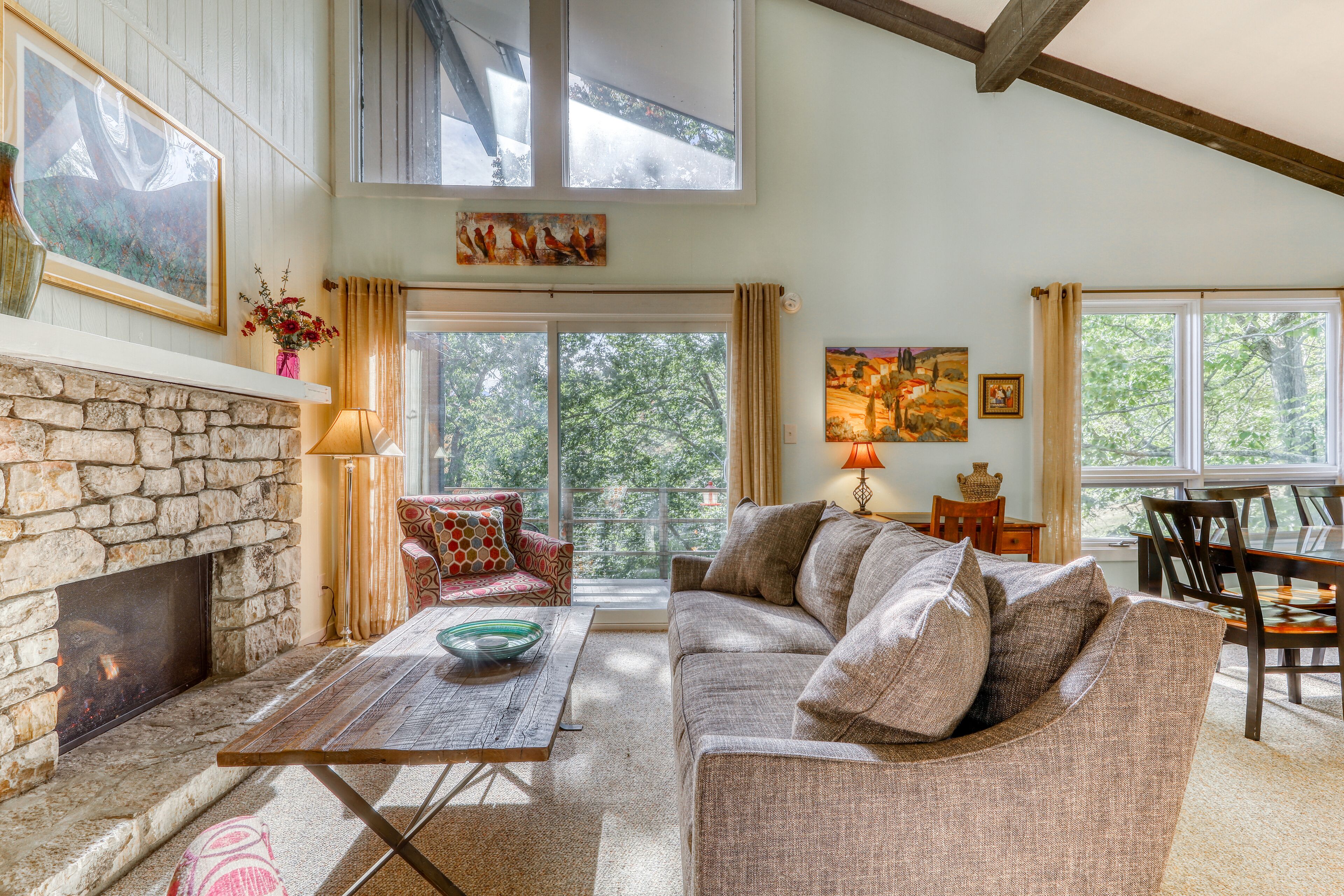 Bright, cheery condo on Sugar Mountain w/Free WiFi & Private balcony