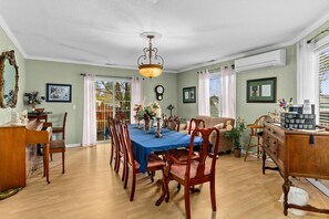 Dining - The entire bed and breakfast inn (Yelm)