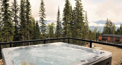 Great for large or multiple families. 2 minute walk to ski in/out trail.