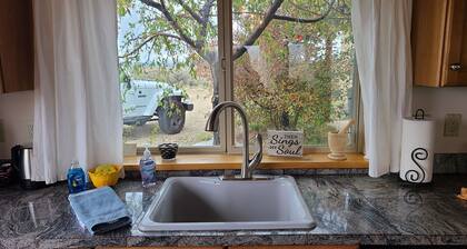 Quiet, Pet Friendly Home with Mountain Views.  Fenced area for dogs to roam