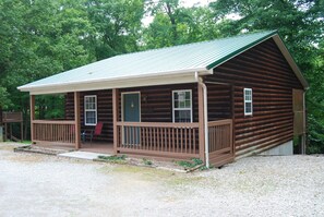 Exterior - The Wildlife Hot Tub Cabin @ LakePointe Resort - no cleaning fees!  (Russell Springs)