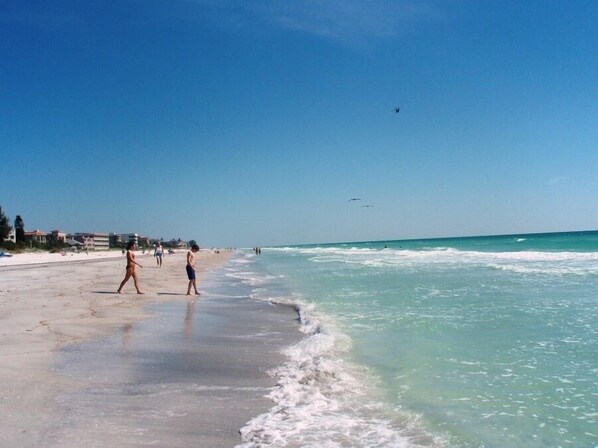 Beach nearby, sun loungers, beach towels